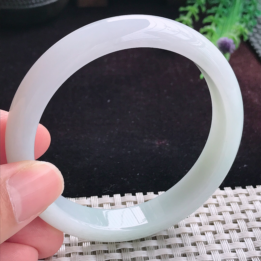 实拍A货翡翠60/12.8/7.8老坑秀气冰润晴底手镯宽边玉镯平安镯手环