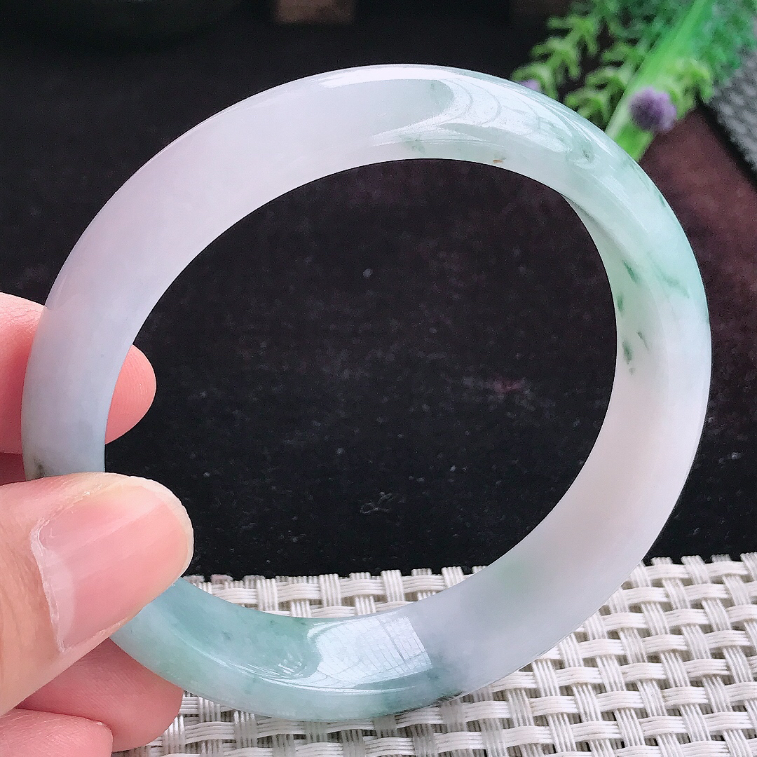 实拍A货翡翠61.8/15/8大圈口老坑温润飘花手镯宽边玉镯平安镯