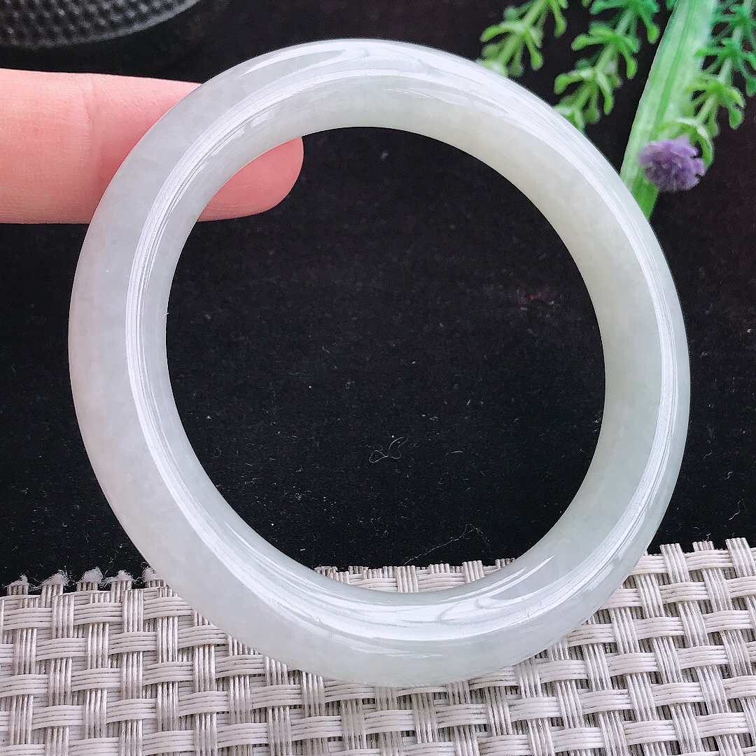 实拍A货翡翠55.5/10.2/18老坑秀气冰润圆条手镯玉镯平安镯手环