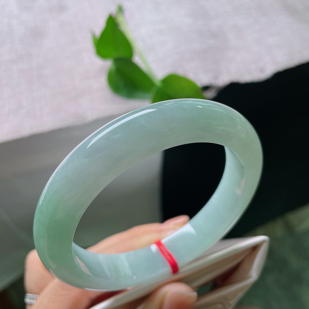 59/12.1/9.4，绿底正圈，清秀迷人，水头好，肉质细腻干净，简约不简单，无裂。ss56398