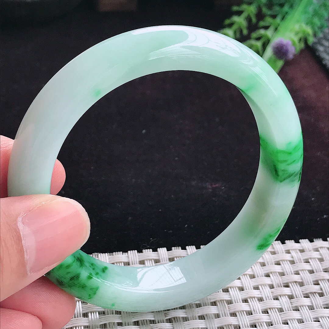 实拍A货翡翠55/12.4/8.8老坑冰润辣阳绿手镯宽边玉镯平安镯手环