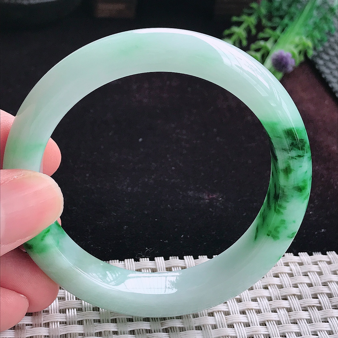 实拍A货翡翠55/12.4/8.8老坑冰润辣阳绿手镯宽边玉镯平安镯手环