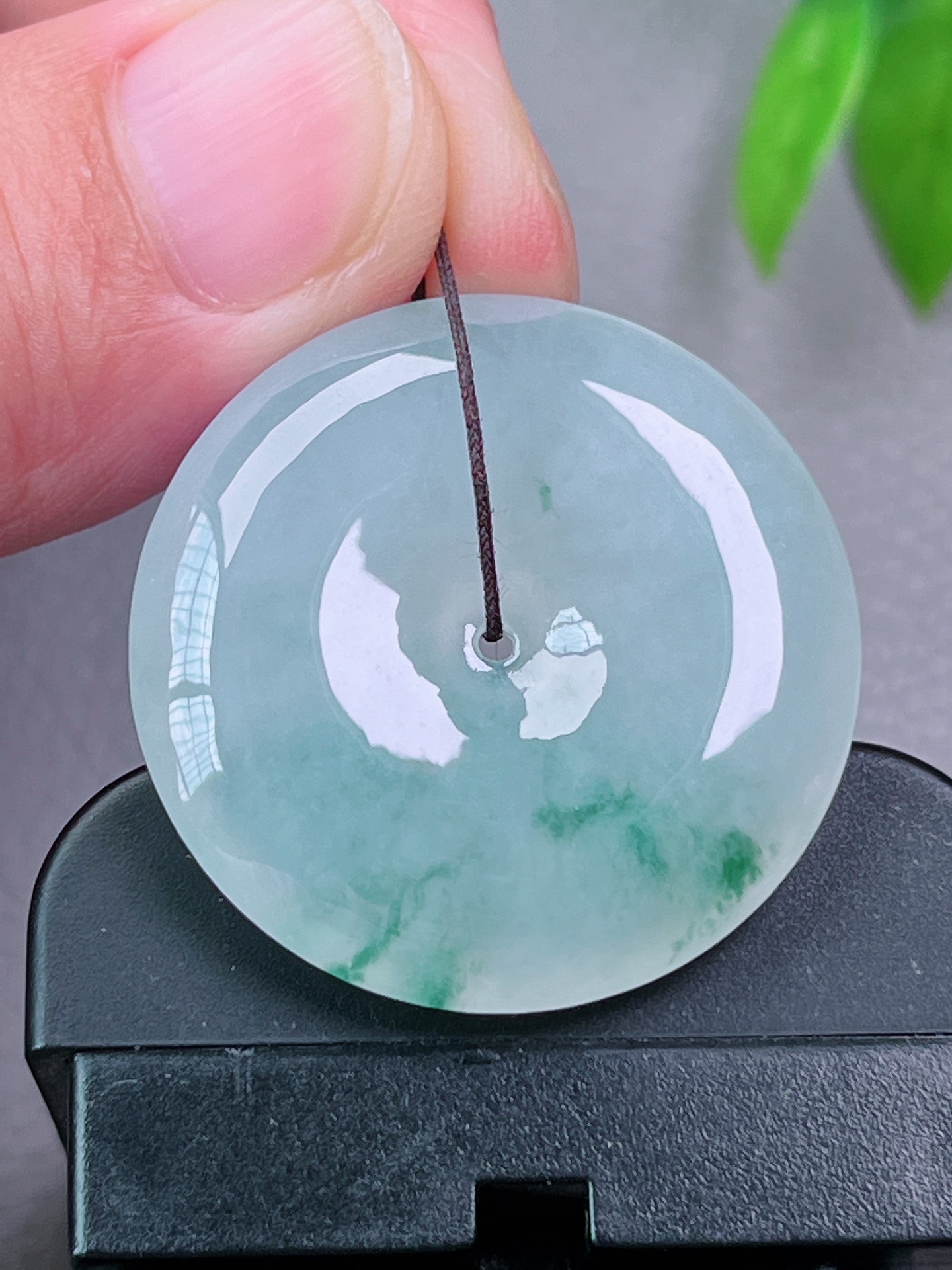 高冰种飘花平安扣，无裂，品质油洁，冰透水润，起荧光，尺寸：30.6-6