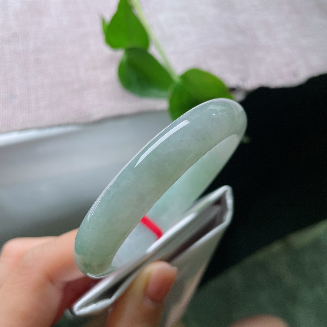 54.2/11.4/7.2，浅油绿正圈，油润细腻，种老，佩戴温婉贤淑，皮纹，54109a
