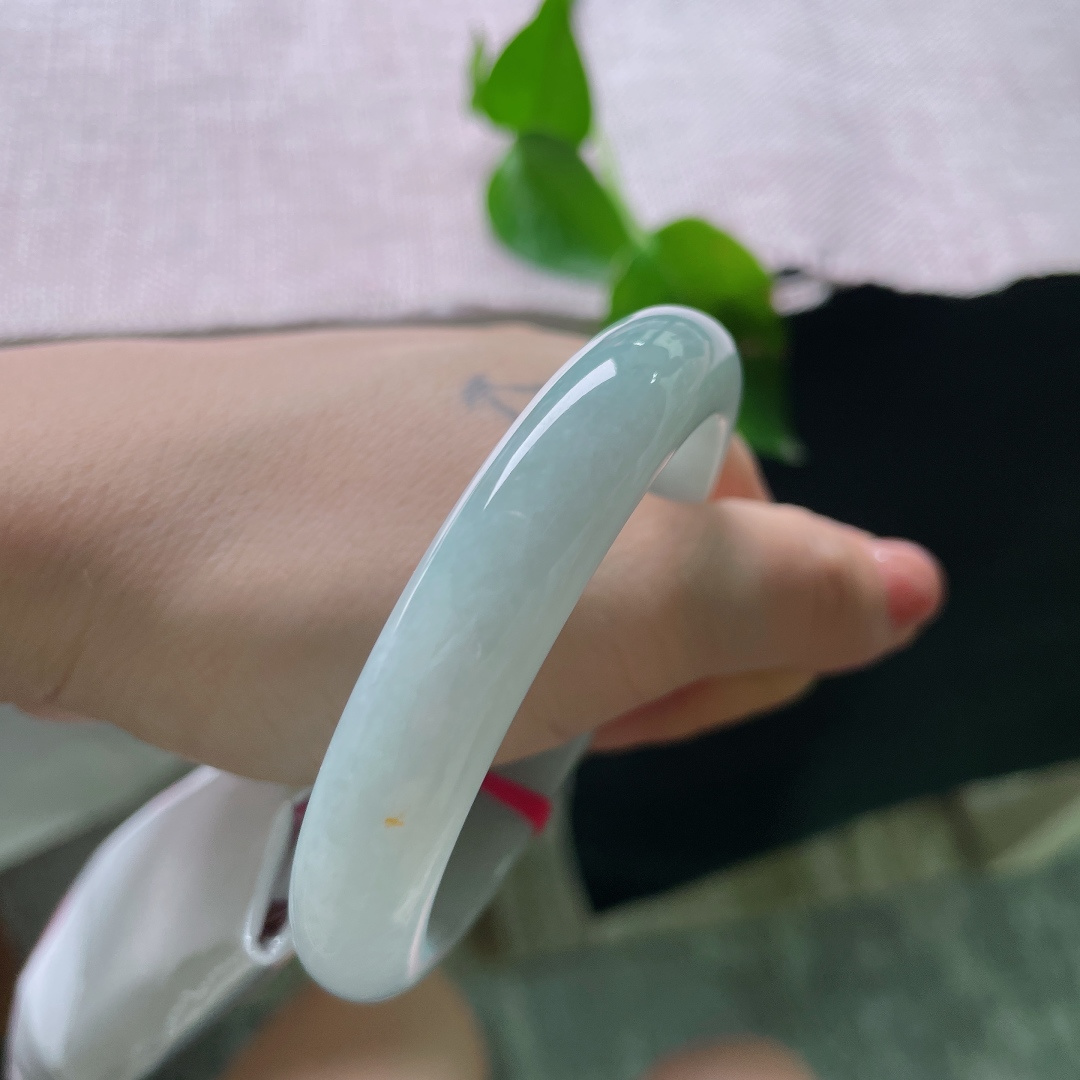 55.7/11.4/7.4，淡绿底正圈，一抹红翡，鸿运当头，皮纹，54065a
