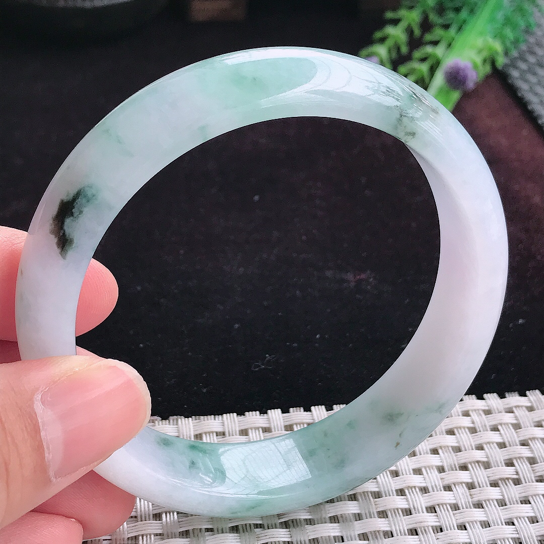实拍A货翡翠61.8/15/8大圈口老坑温润飘花手镯宽边玉镯平安镯