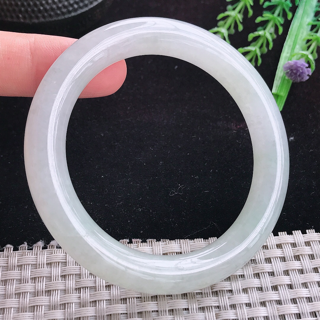 实拍A货翡翠55.5/10.2/18老坑秀气冰润圆条手镯玉镯平安镯手环