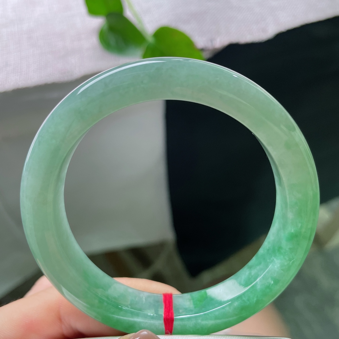 59/11.8/9.2，绿底正圈，青青子衿悠悠我心，充满生机和希望，种老，水头好，晶体纹，53424