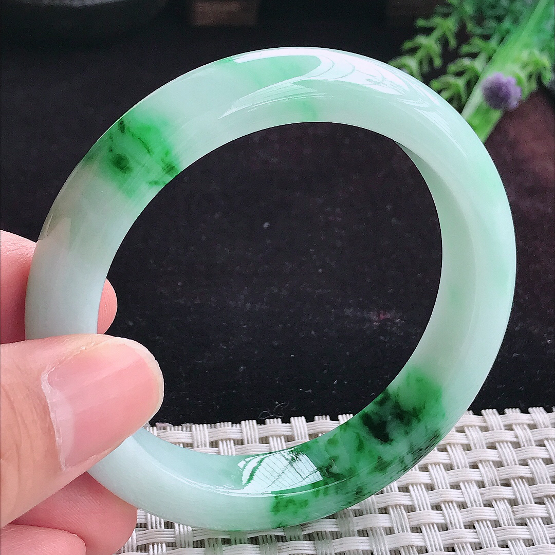 实拍A货翡翠55/12.4/8.8老坑冰润辣阳绿手镯宽边玉镯平安镯手环