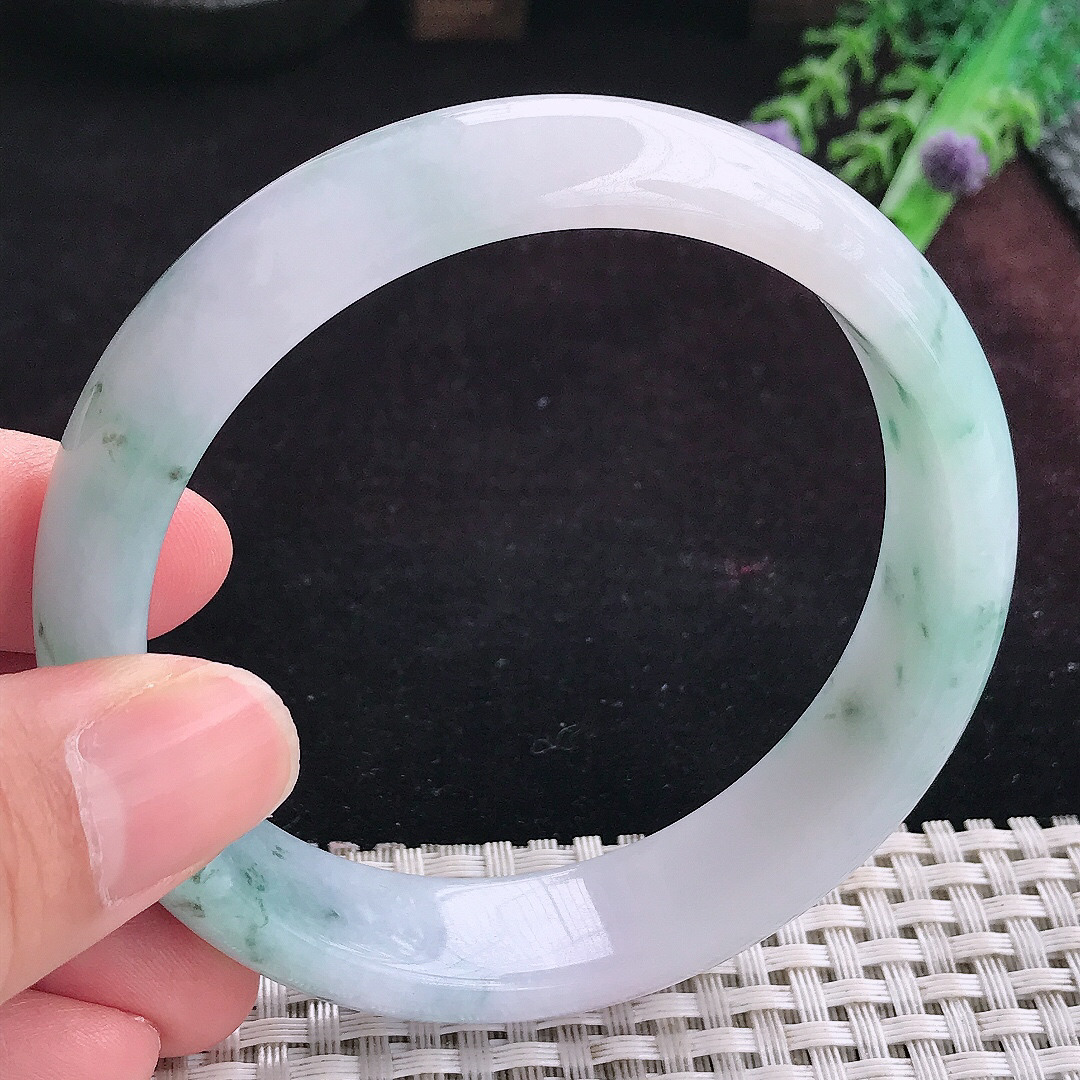 实拍A货翡翠61.8/15/8大圈口老坑温润飘花手镯宽边玉镯平安镯