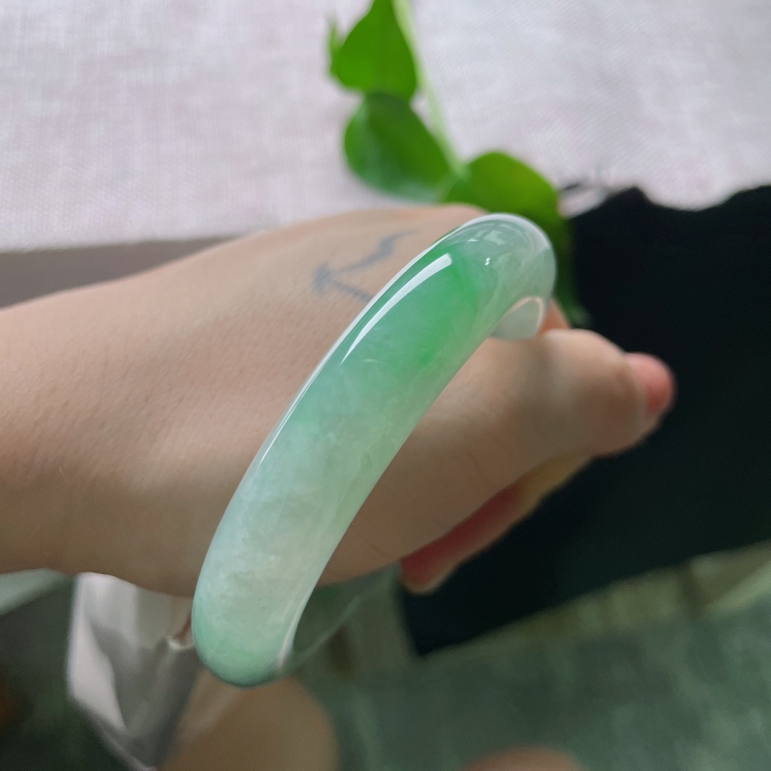 55/11.8/8.4飘绿正圈，冰润，晶体纹。53183