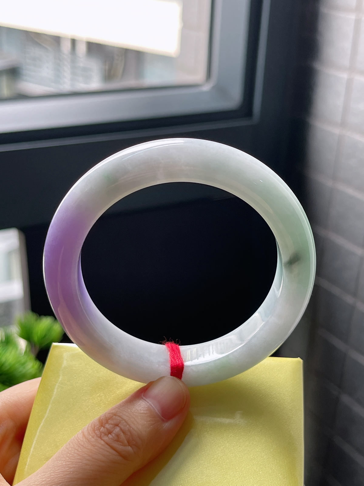 圈口54.8，糯化种春带彩翡翠正圈手镯