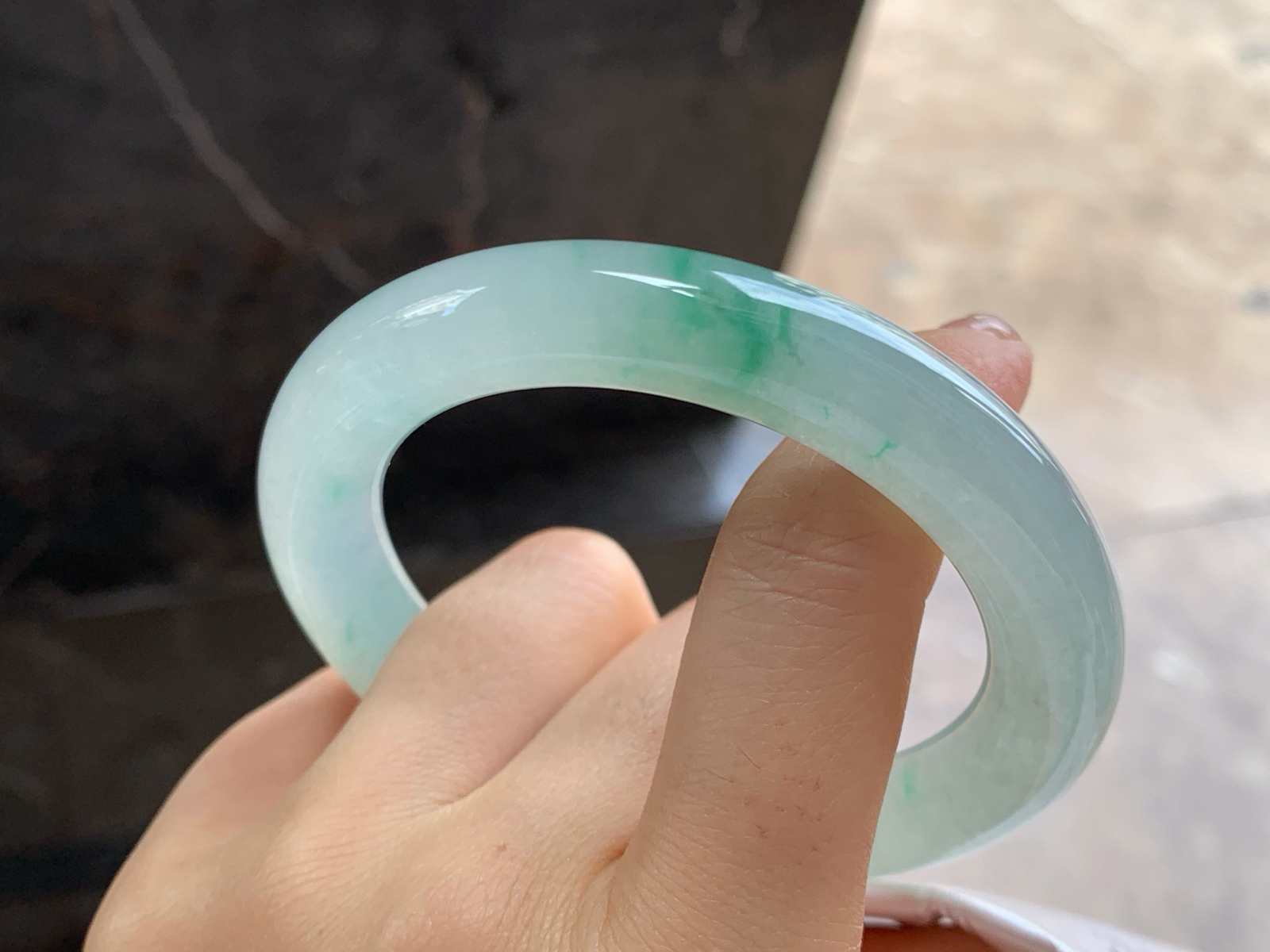 55.5-11.1
飘绿花圆条手镯^_^种水好 绿花