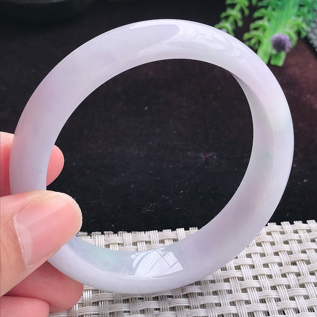 实拍A货翡翠59.5/14/7.9老坑精美紫底飘绿手镯宽边玉镯平安镯手环