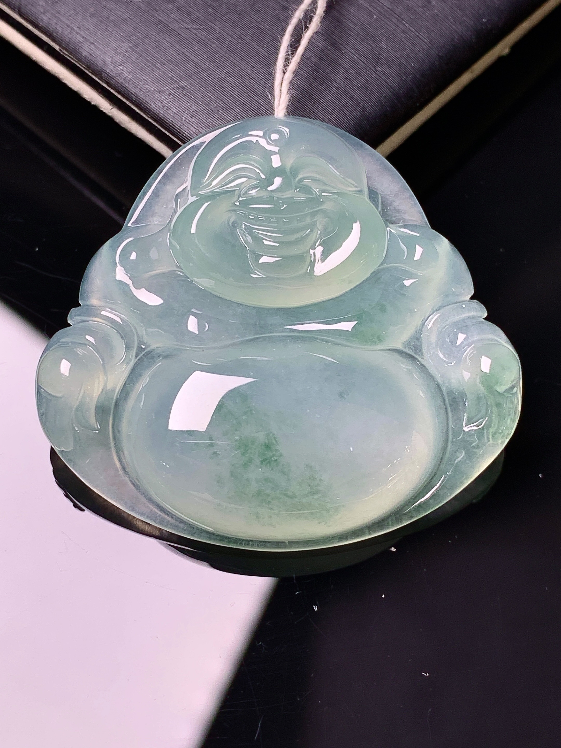 冰种飘绿佛公吊坠 玉质细腻 色泽艳丽清新 水润亮眼 整体尺寸32.2*35.3*6.5 d1