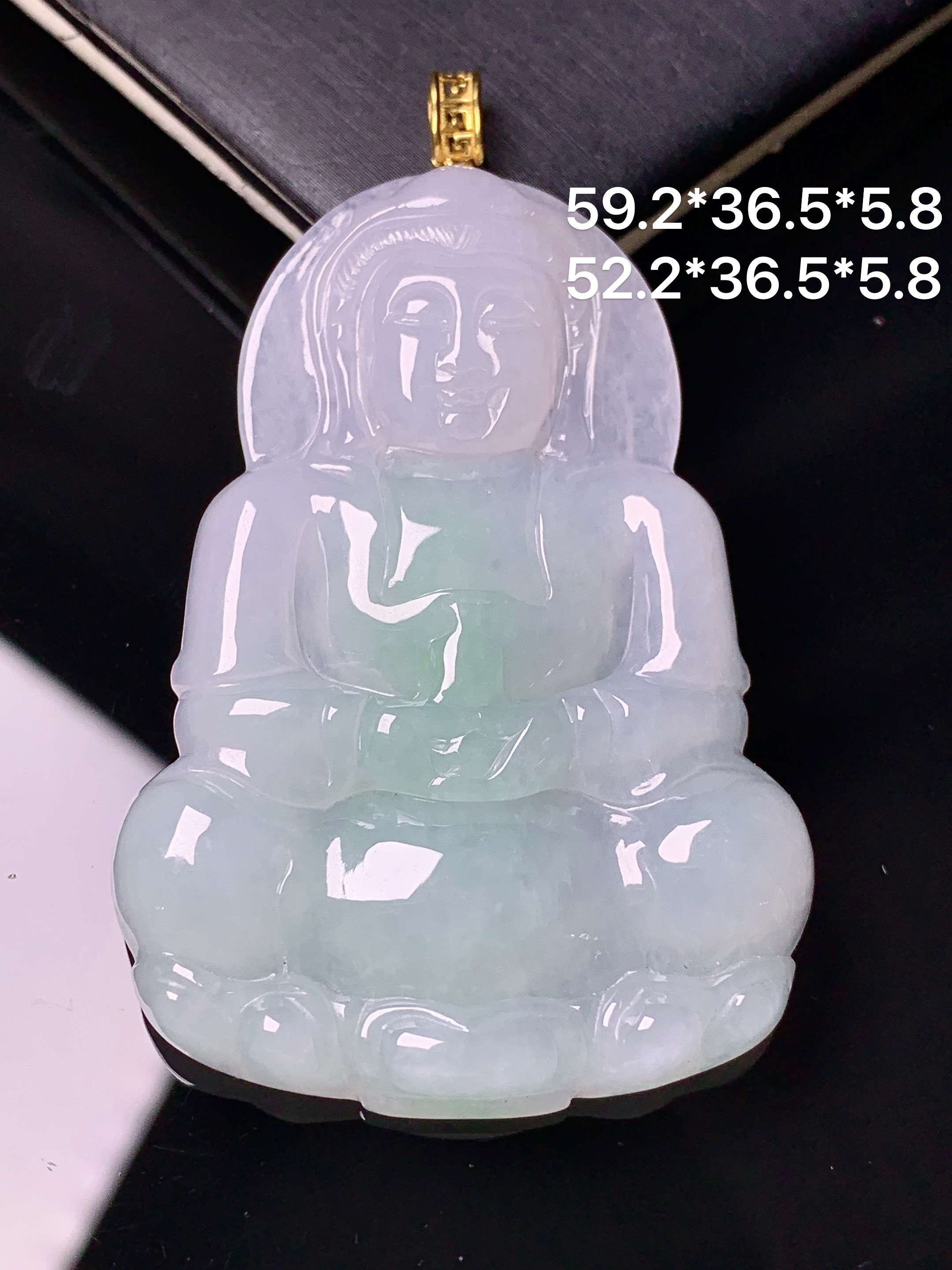 18k金镶嵌飘绿观音菩萨吊坠 玉质细腻 色泽艳丽清新 水润亮眼 整体尺寸59.2*36.5*5.8 k5