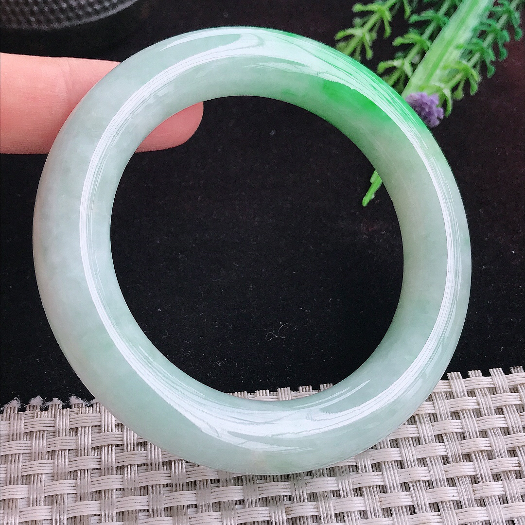 实拍A货翡翠56.5/12.7/12.5胖圆条老坑精美飘阳绿圆条手镯平安镯