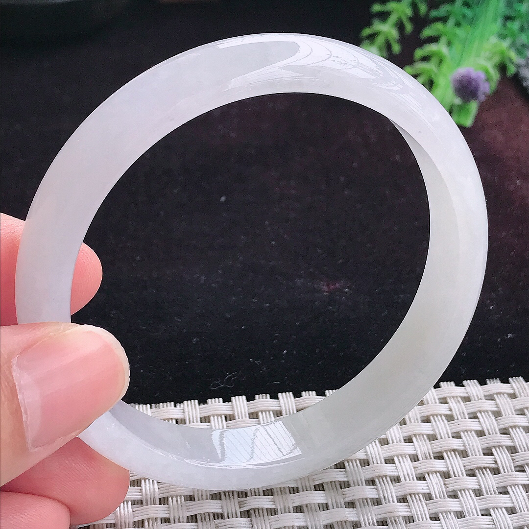 实拍A货翡翠59/11.8/3.8老坑冰润起胶白月光手镯宽边玉镯平安镯手环