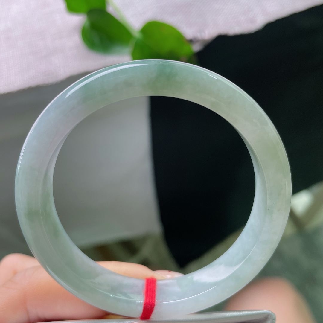 54.2/11.4/7.2，浅油绿正圈，油润细腻，种老，佩戴温婉贤淑，皮纹，54109a