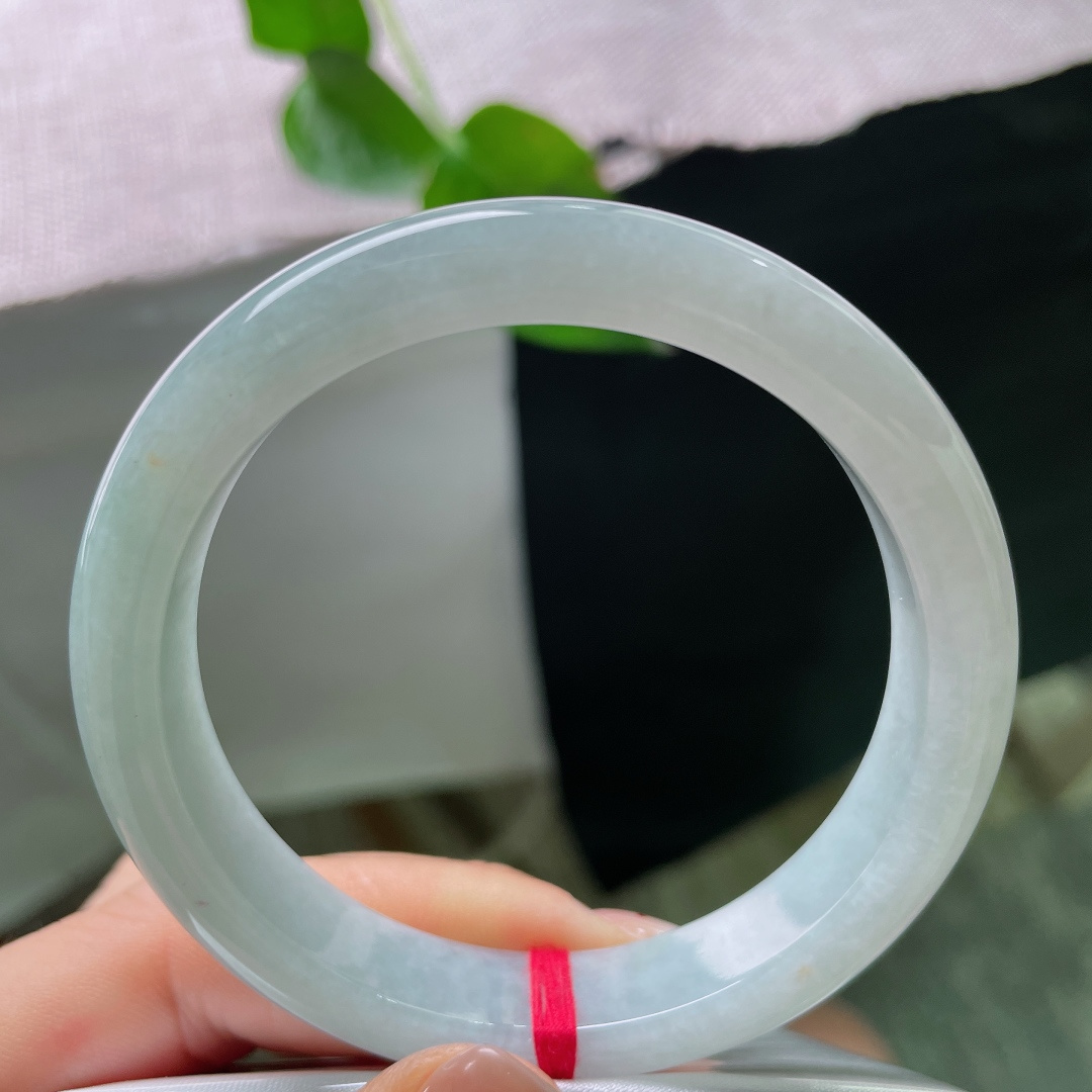 55.7/11.4/7.4，淡绿底正圈，一抹红翡，鸿运当头，皮纹，54065a