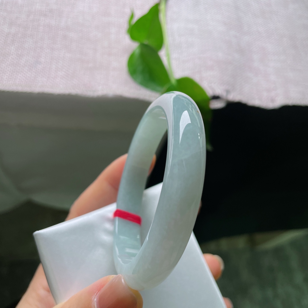 55.7/11.4/7.4，淡绿底正圈，一抹红翡，鸿运当头，皮纹，54065a