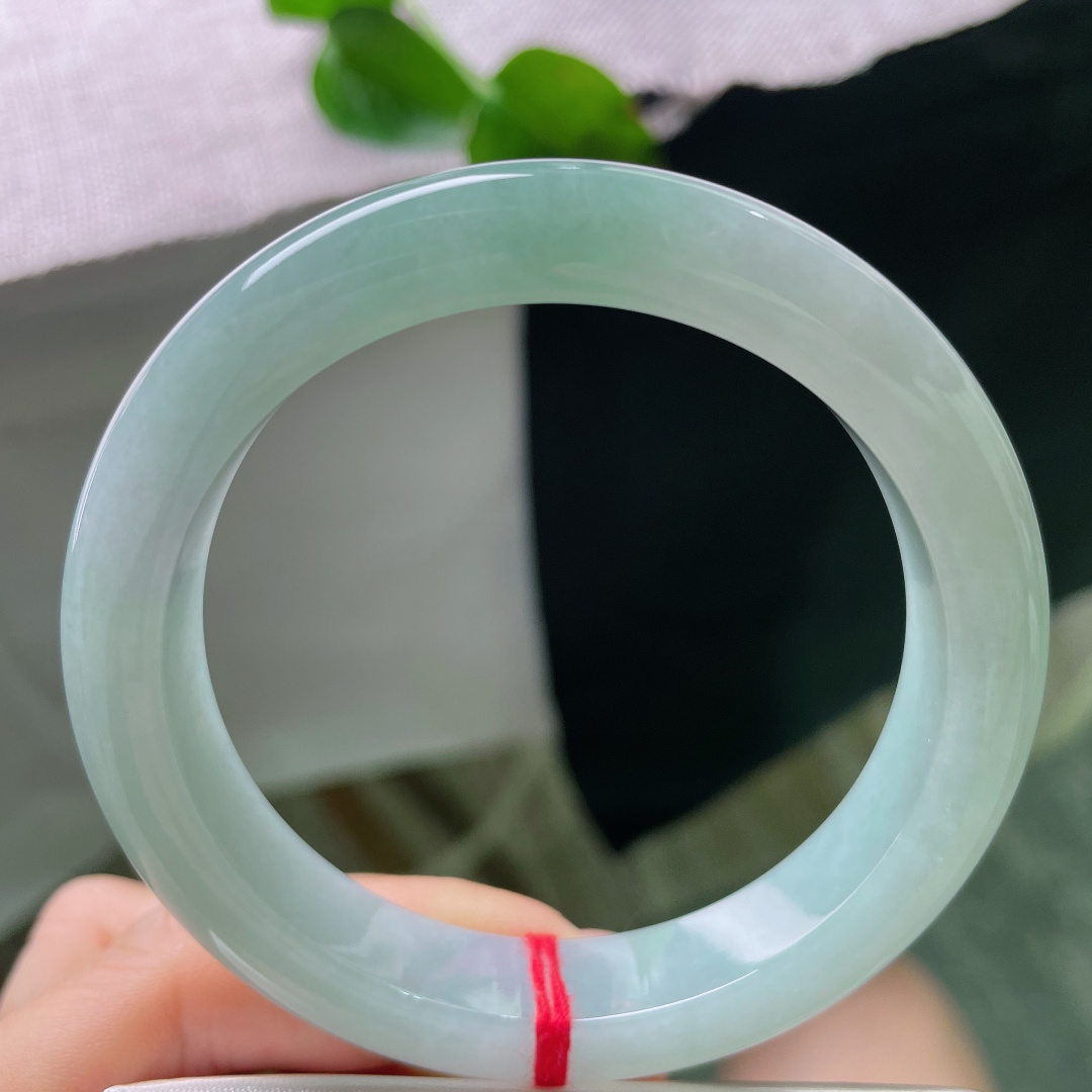 59/12.1/9.4，绿底正圈，清秀迷人，水头好，肉质细腻干净，简约不简单，无裂。ss56398