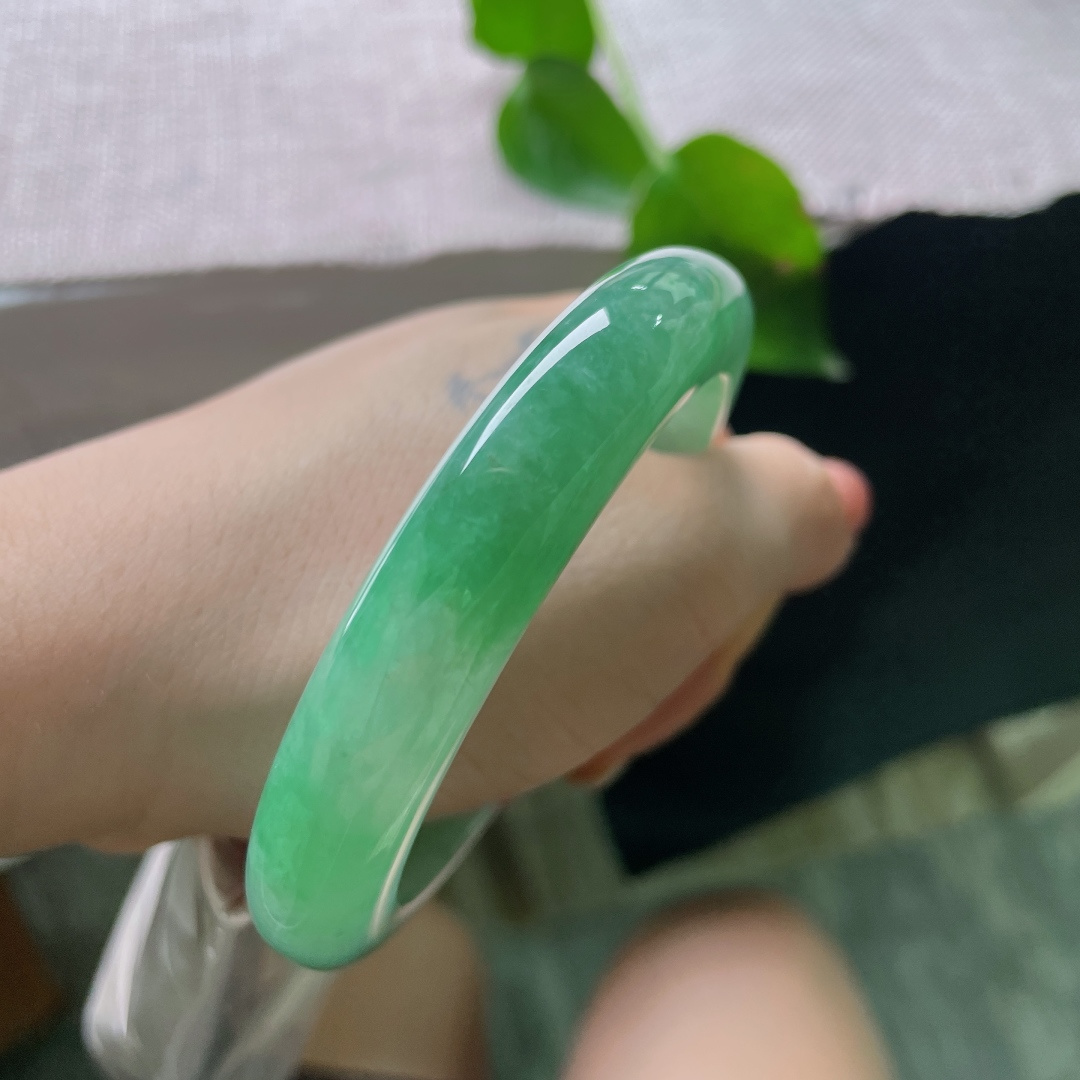 59/11.8/9.2，绿底正圈，青青子衿悠悠我心，充满生机和希望，种老，水头好，晶体纹，53424a