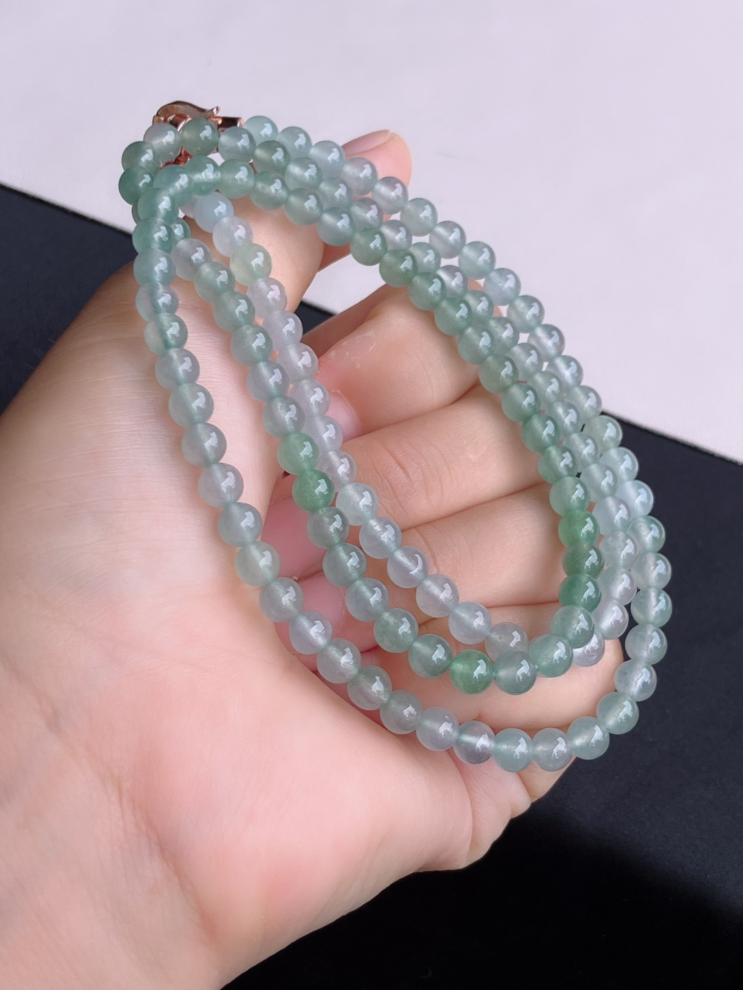 冰飘花珠链，晶莹剔透，尺寸5.6/3圈半，自然光实拍