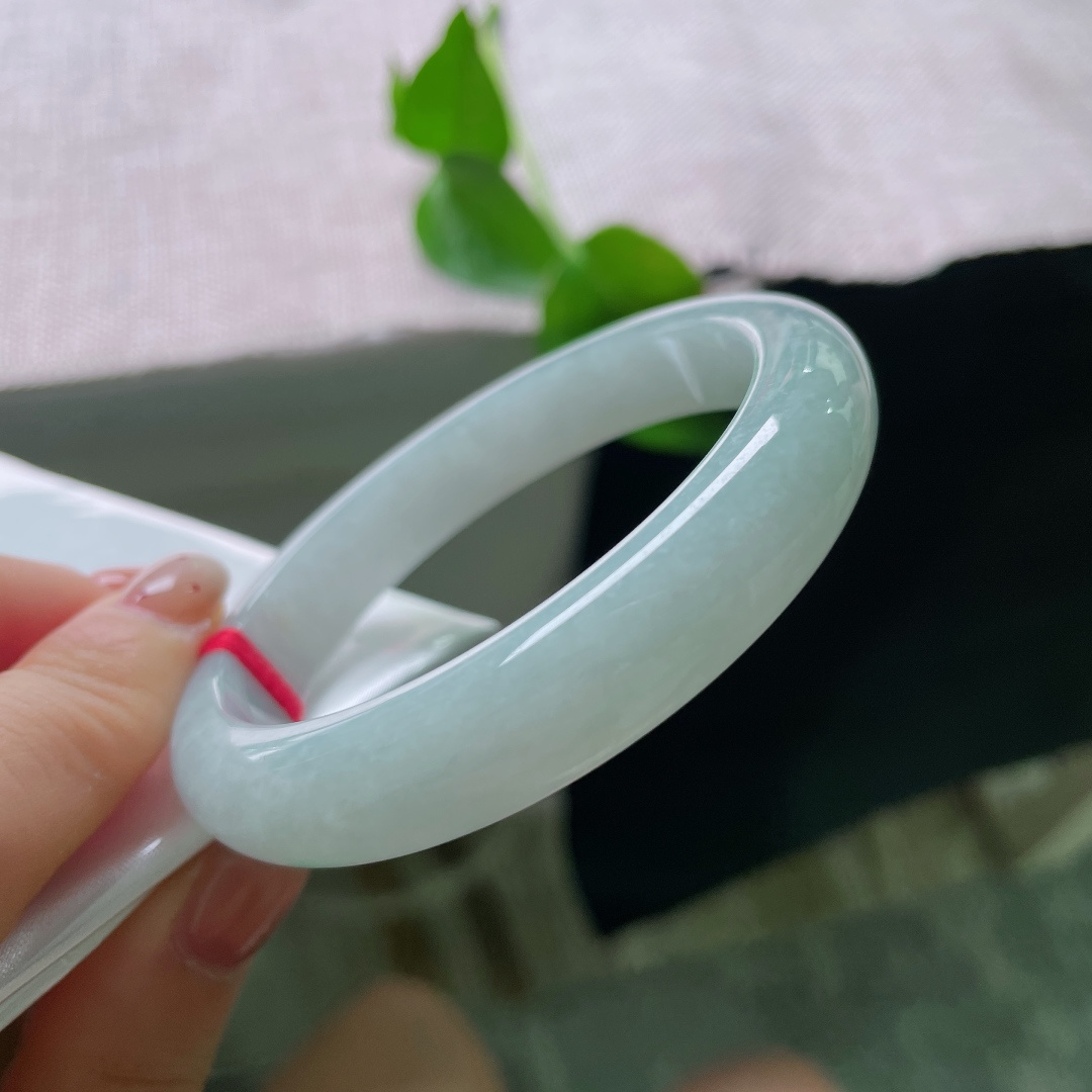 55.7/11.4/7.4，淡绿底正圈，一抹红翡，鸿运当头，皮纹，54065a