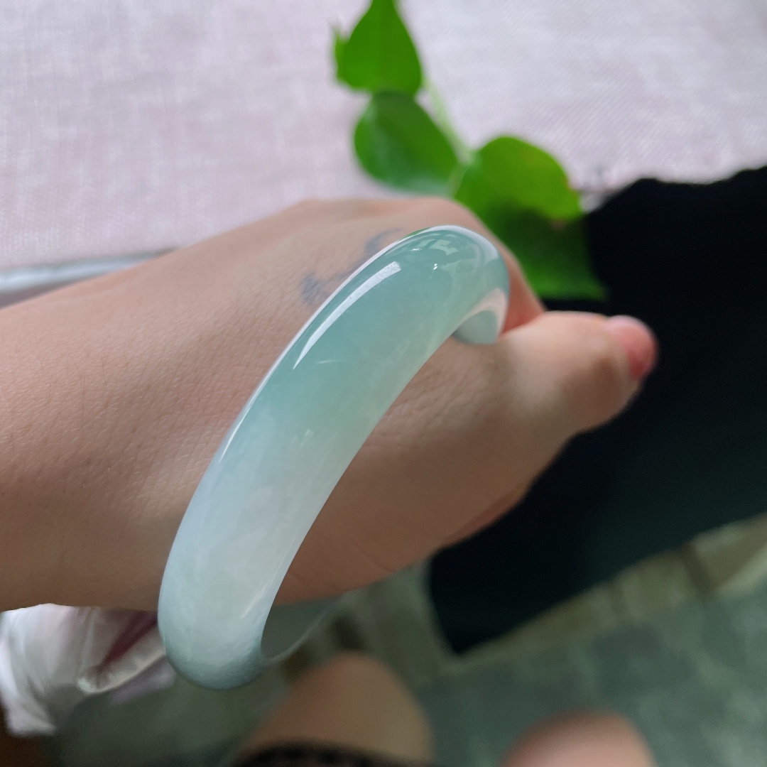 52.5/12.2/7.4，冰蓝正圈，水头好，水光潋滟晴方好，山色空蒙雨亦奇，种老，无裂，56014a