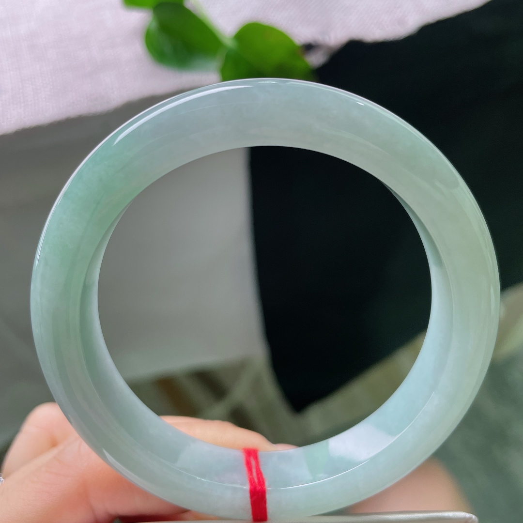 59/12.1/9.4，绿底正圈，清秀迷人，水头好，肉质细腻干净，简约不简单，无裂。ss56398