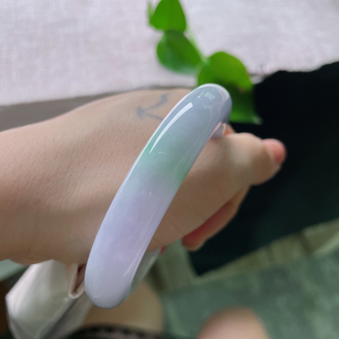 53.6/11.6/9.3，正圈，版型正，厚装大气，饱满，一抹飘绿灵动婉约，晶体，无裂，50437a