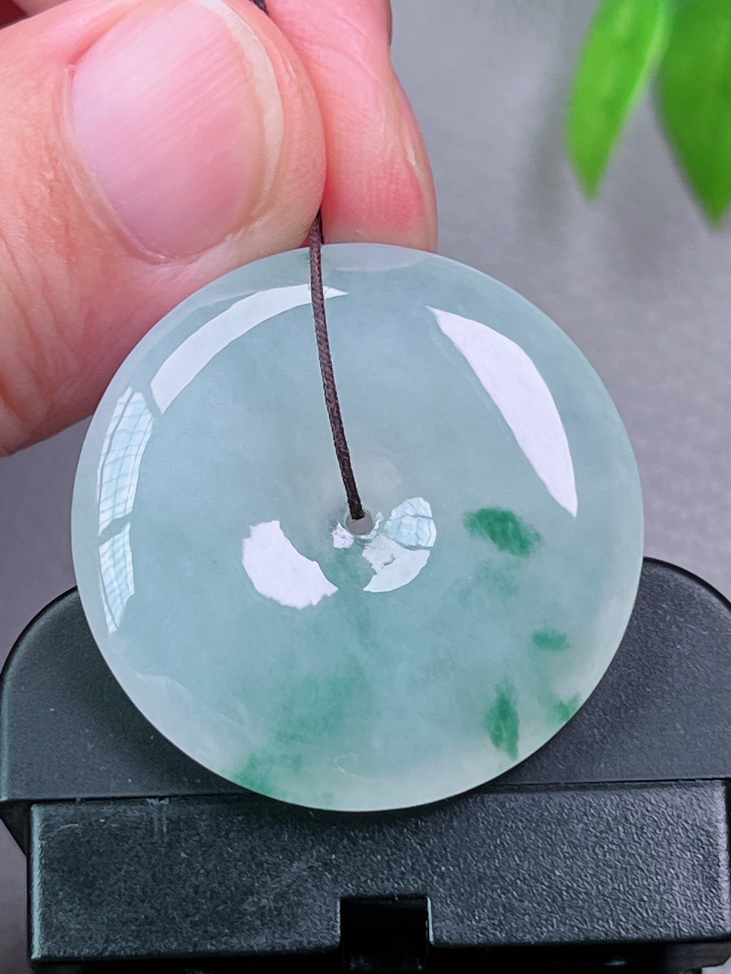 高冰种飘花平安扣，无裂，品质油洁，冰透水润，起荧光，尺寸：30.6-6