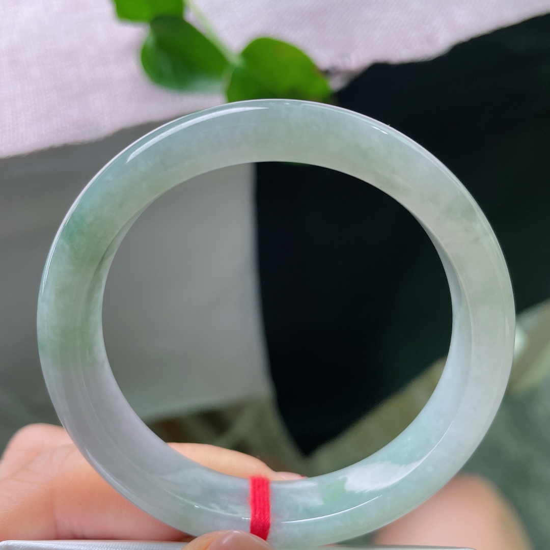 54.2/11.4/7.2，浅油绿正圈，油润细腻，种老，佩戴温婉贤淑，皮纹，54109a