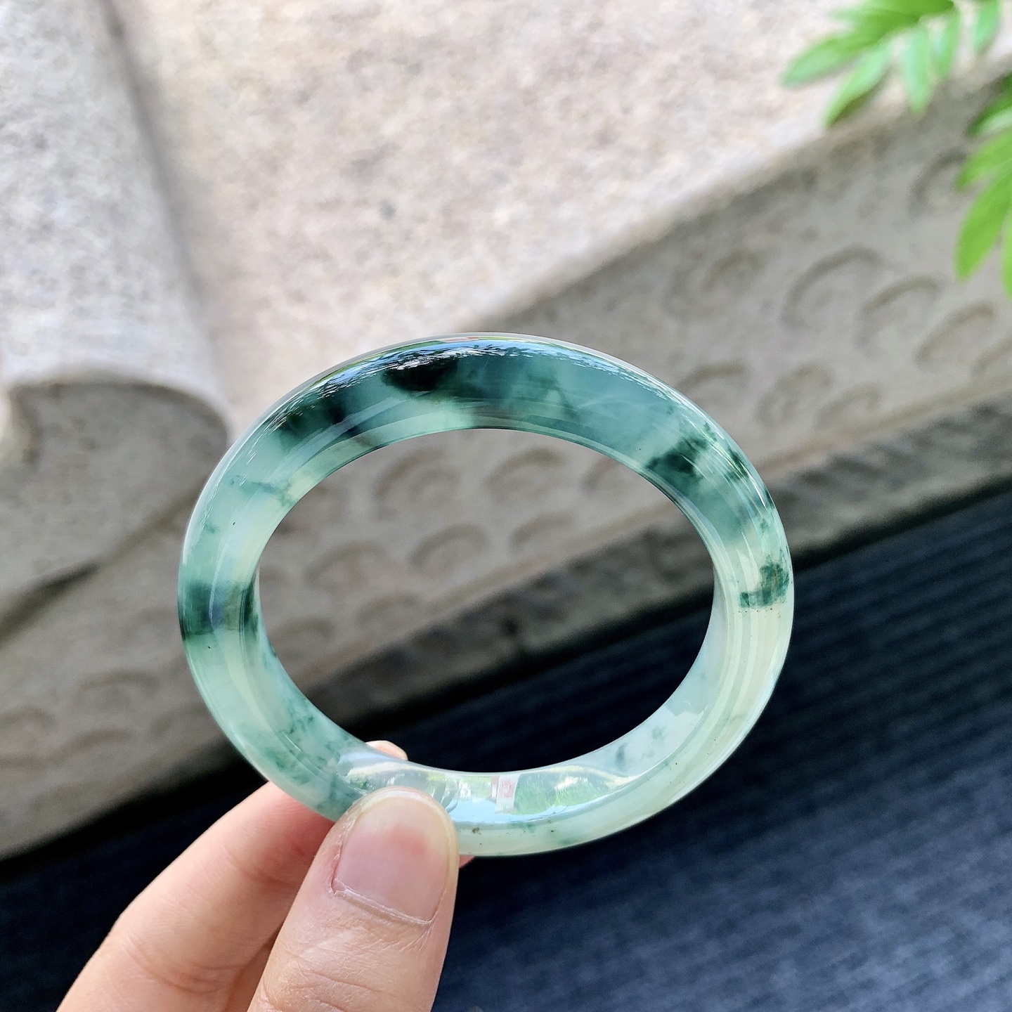正圈50 51【圈口】51.7/9.7/8【编码】BA062853【描述】冰糯飘花，水润，种老，细腻，打灯有棉线