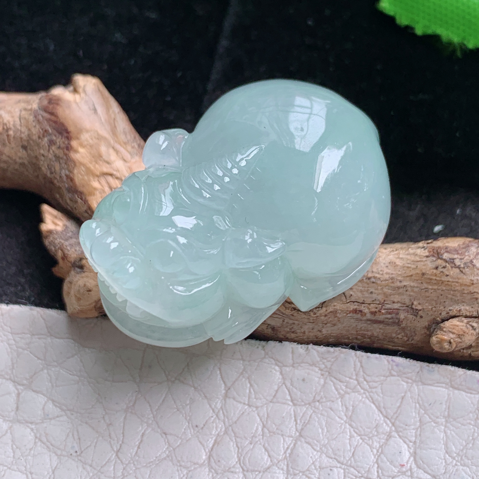 ajj实拍31.5*20.2*缅甸翡翠精雕冰浅绿貔貅 立体皮休玉吊坠 玉挂件