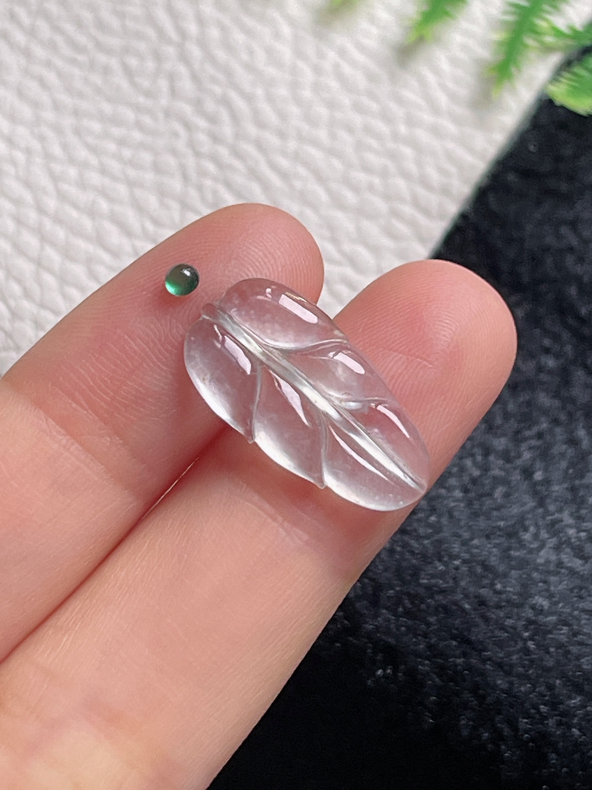 翡翠冰种白色叶子裸石，带顶珠