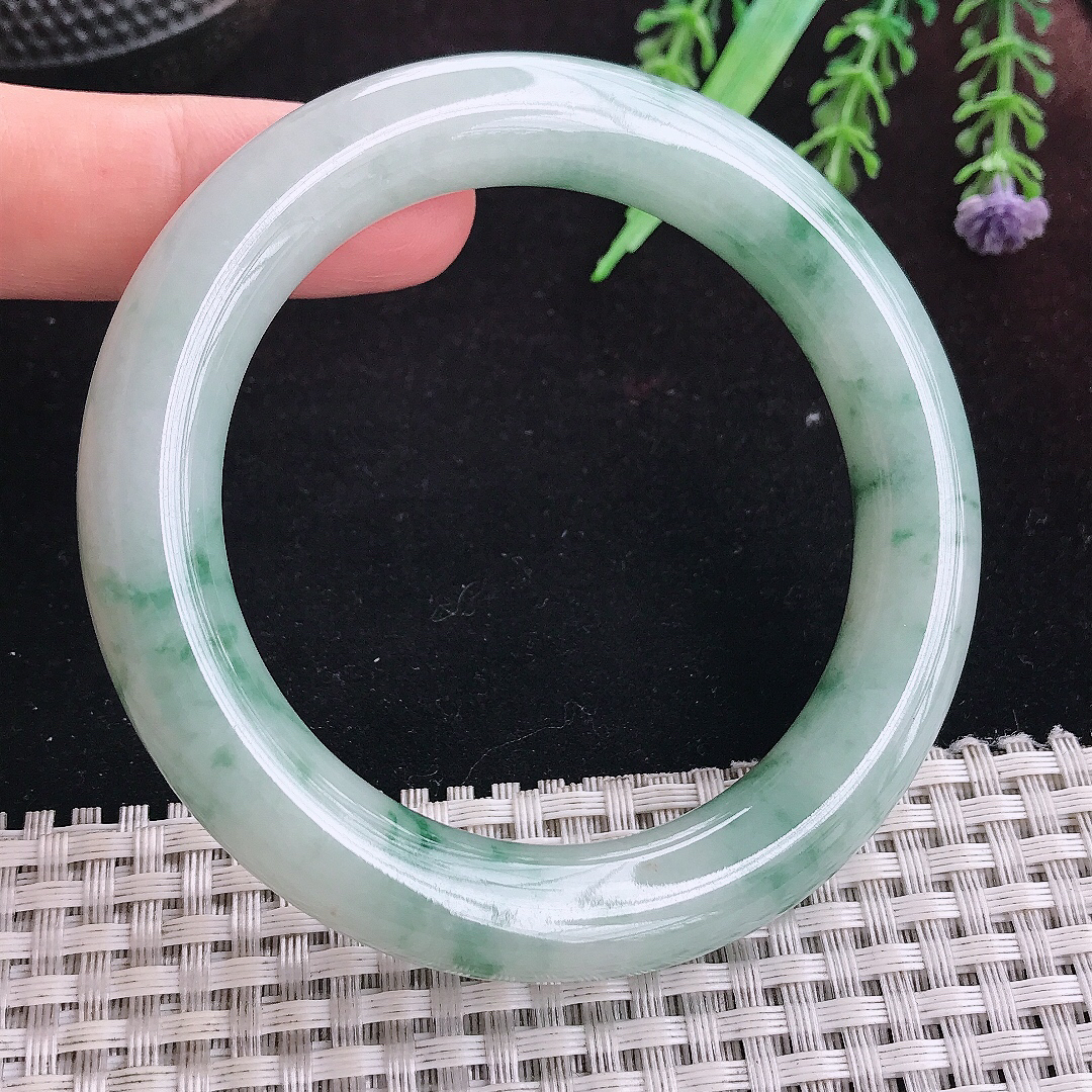 实拍A货翡翠55.5/10.9老坑冰润飘花圆条手镯平安镯手环
