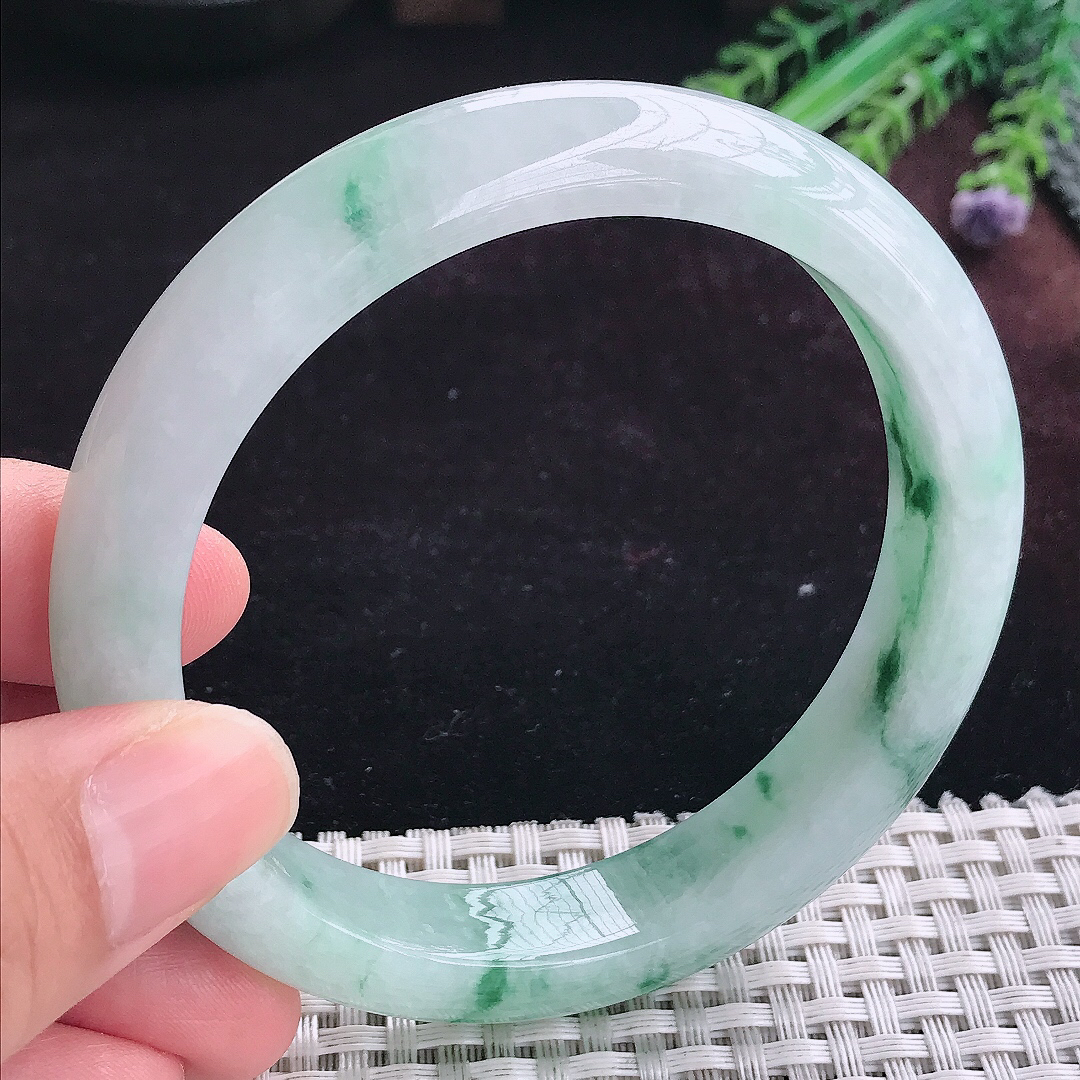 实拍A货翡翠62/13/8.8大圈口老坑冰润飘花手镯宽边玉镯平安镯手环