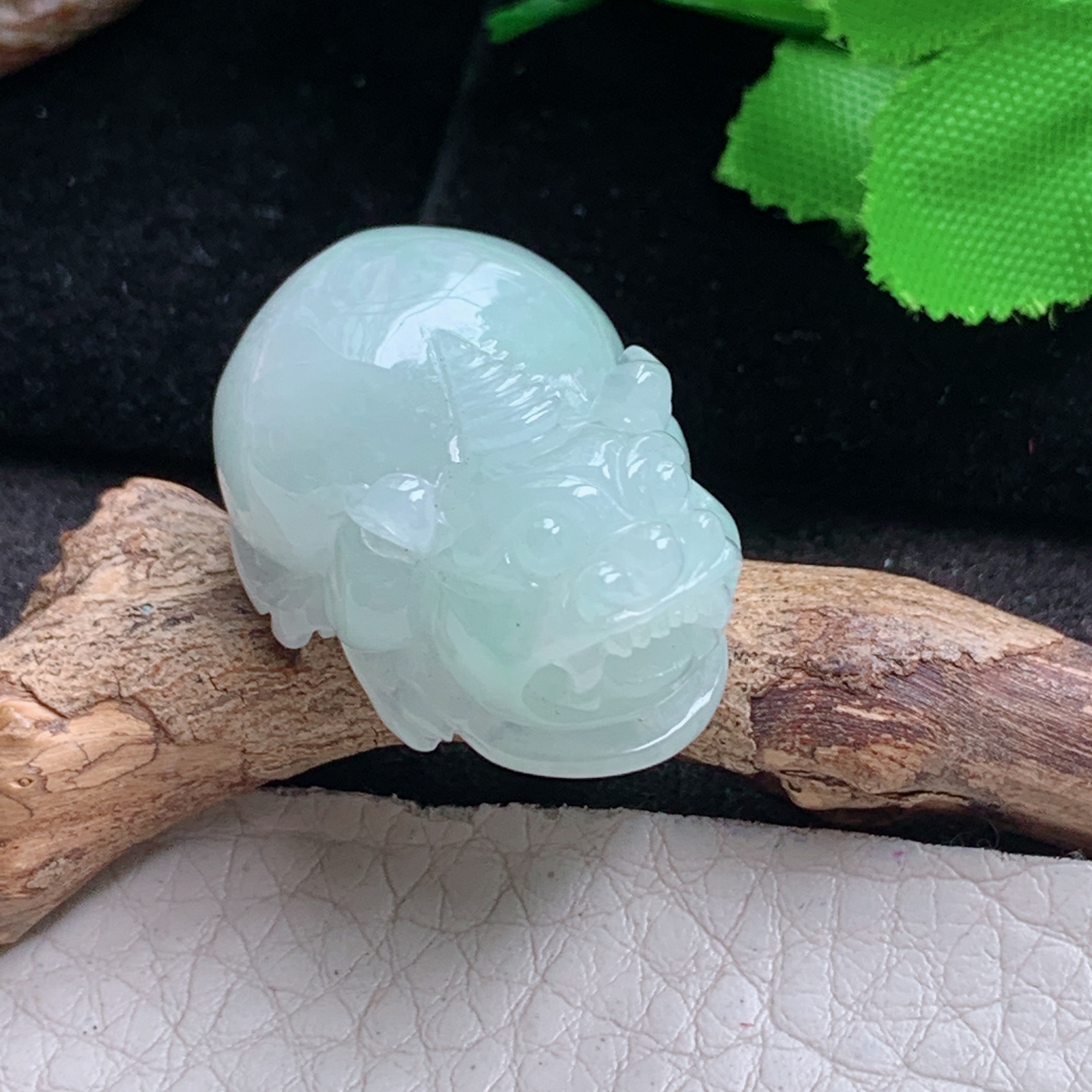 ajj实拍31.5*20.2*缅甸翡翠精雕冰浅绿貔貅 立体皮休玉吊坠 玉挂件
