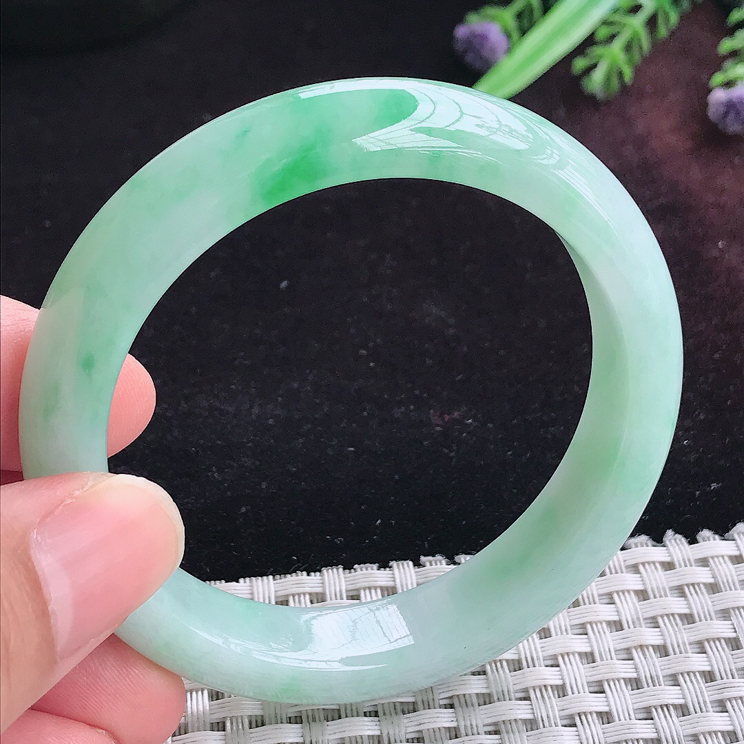 实拍A货翡翠52.5/12/8老坑精美飘阳绿手镯宽边玉镯平安镯手环