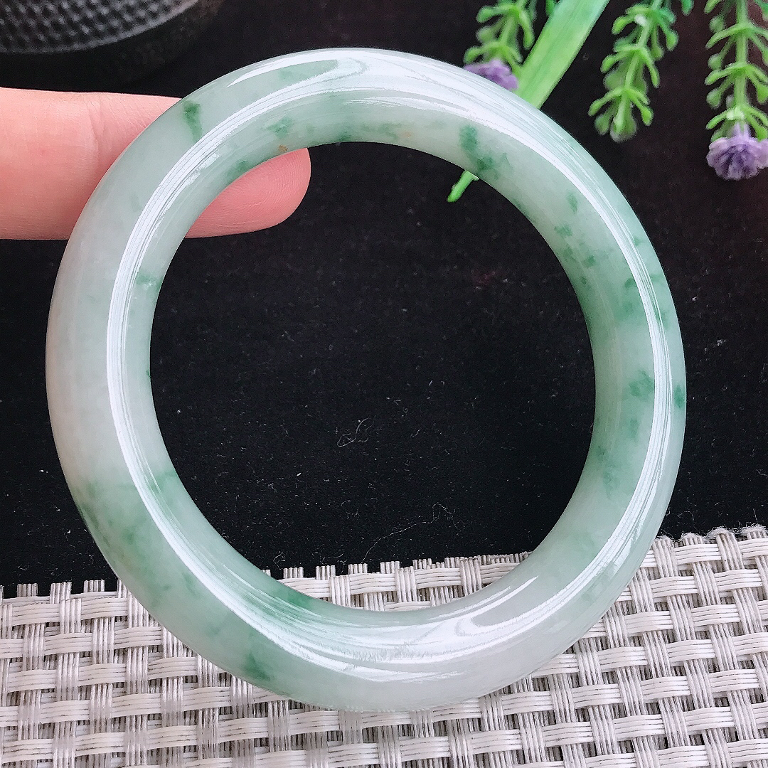 实拍A货翡翠55.5/10.9老坑冰润飘花圆条手镯平安镯手环