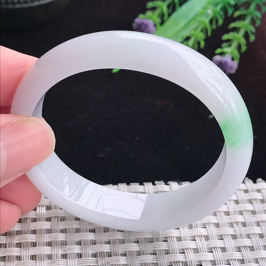 实拍A货翡翠50.5/45.5/13/7小圈口老坑秀飘阳绿白底青贵妃手镯平安镯