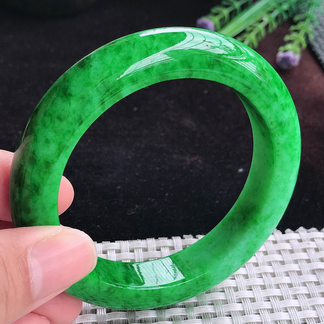 实拍A货翡翠58/13.5/10老坑精美辣阳绿满绿手镯宽边玉镯平安镯手环
