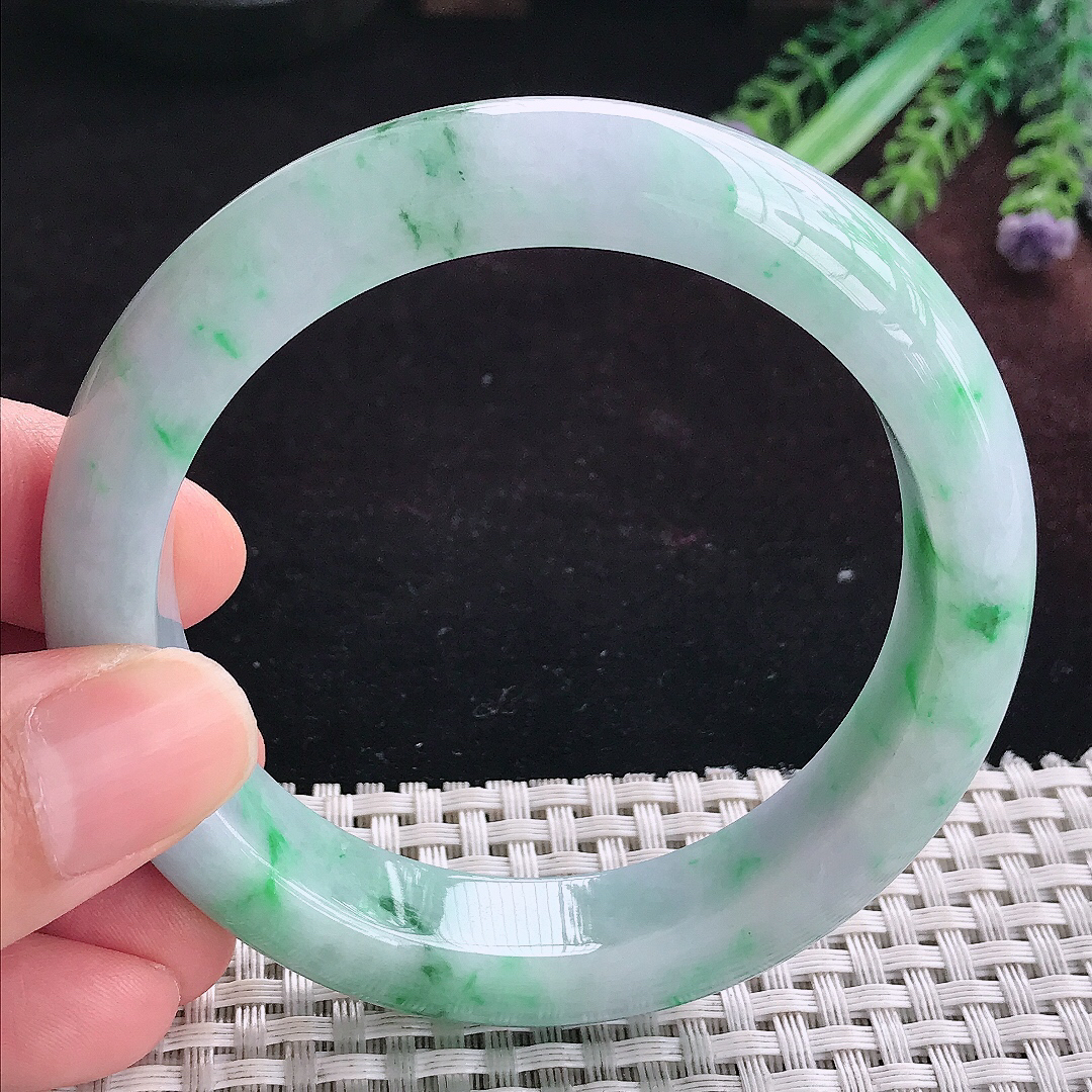 实拍A货翡翠59/13.3/9.3大圈口老坑精美飘绿花手镯宽边玉镯平安镯手环