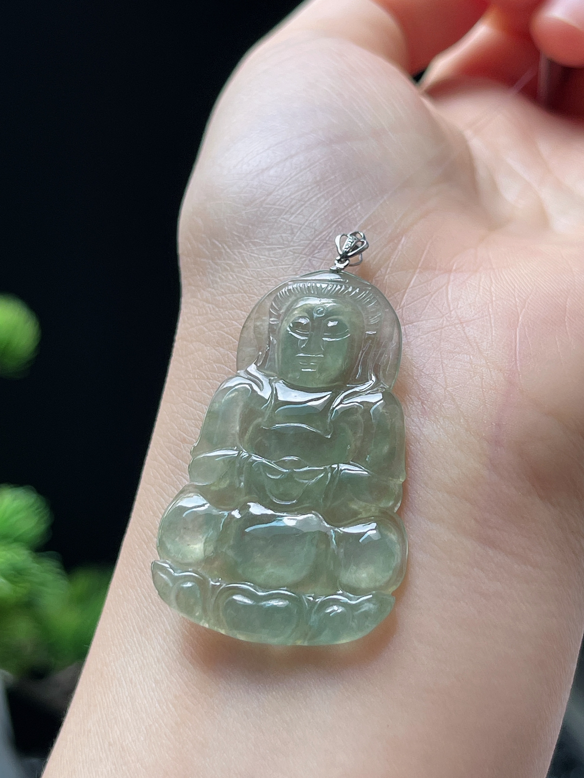 翡翠冰糯种湖水绿色观音