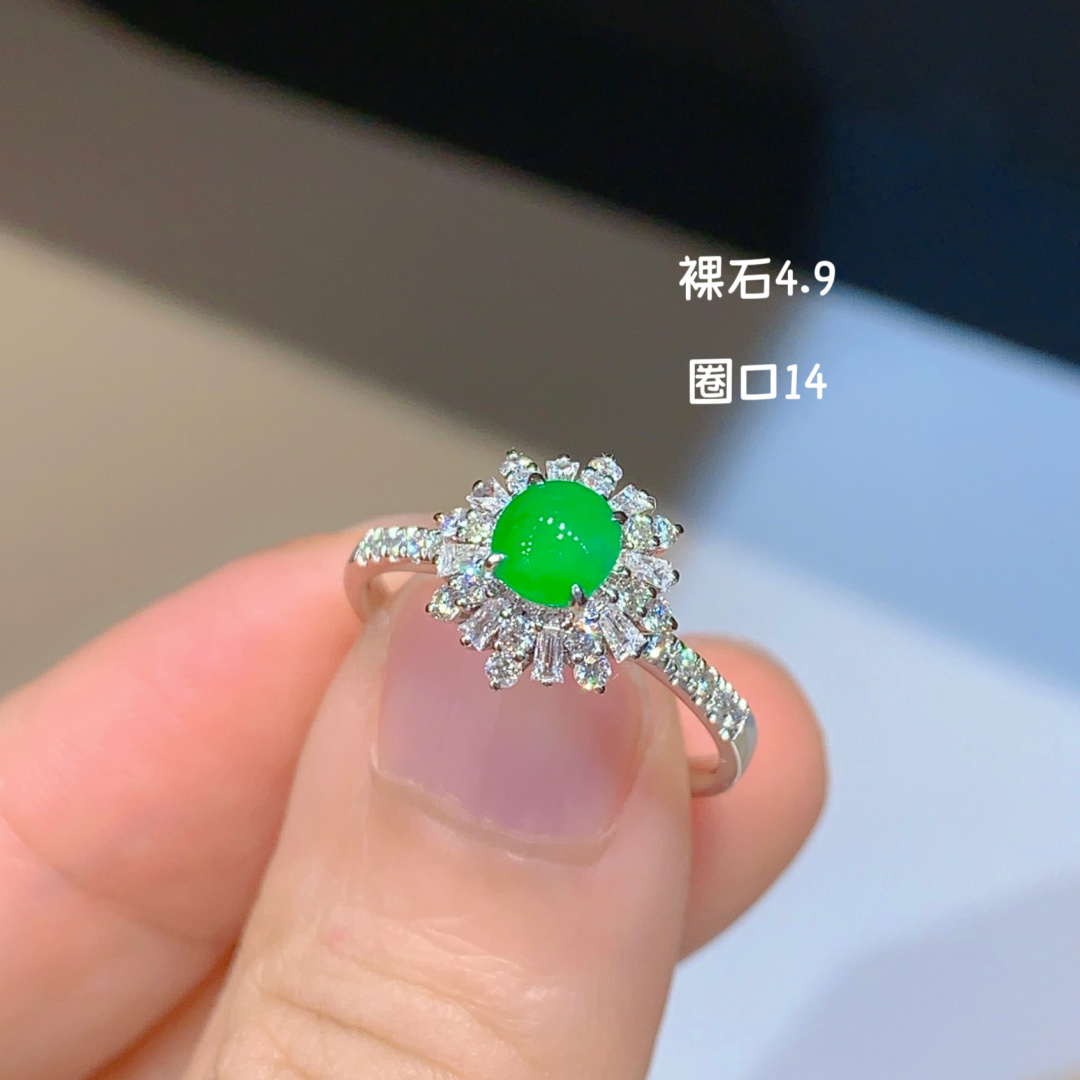 ️正冰阳绿蛋面戒指 ，荧光超好，色阳 水润，4.9-14