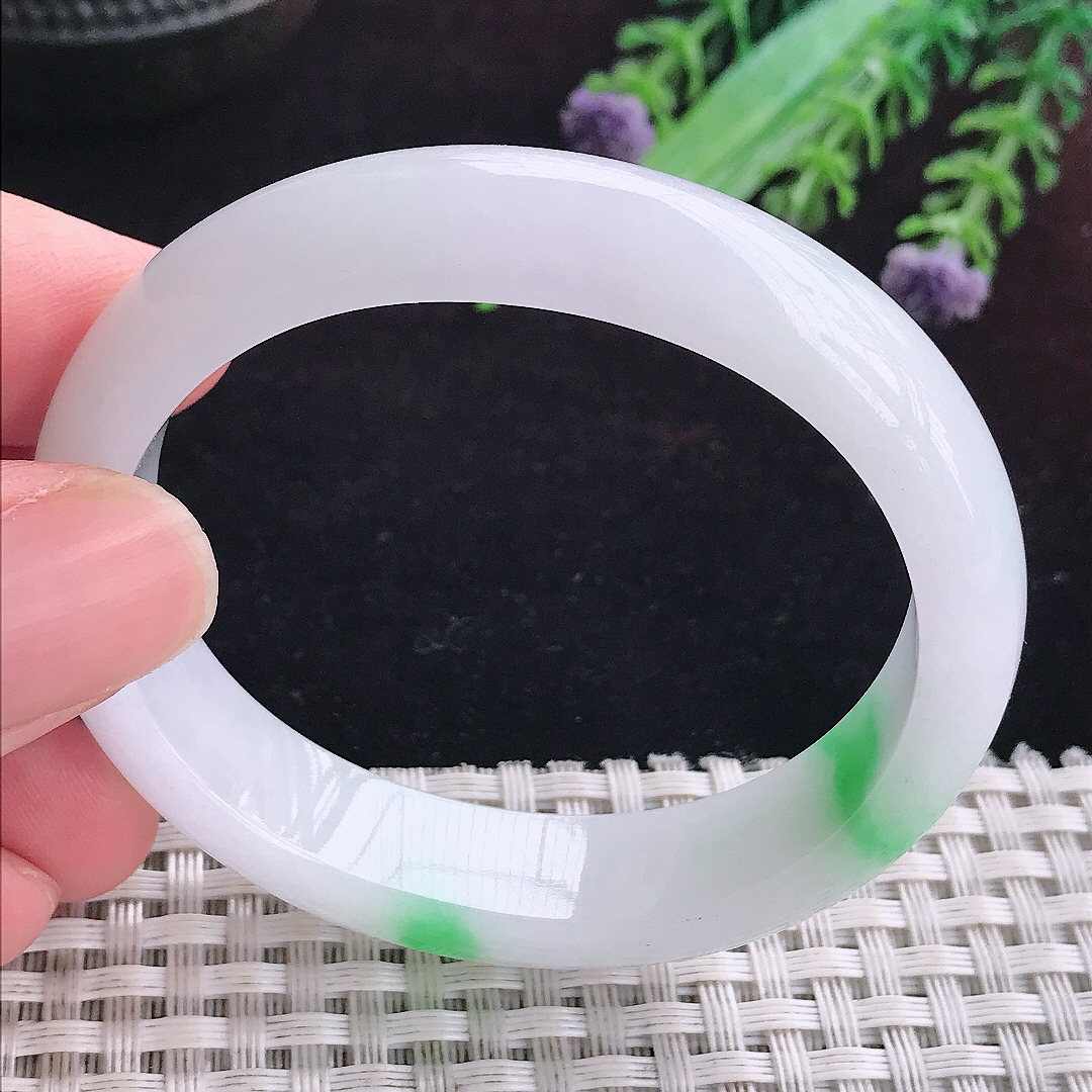 实拍A货翡翠50.5/45.5/13/7小圈口老坑秀飘阳绿白底青贵妃手镯平安镯