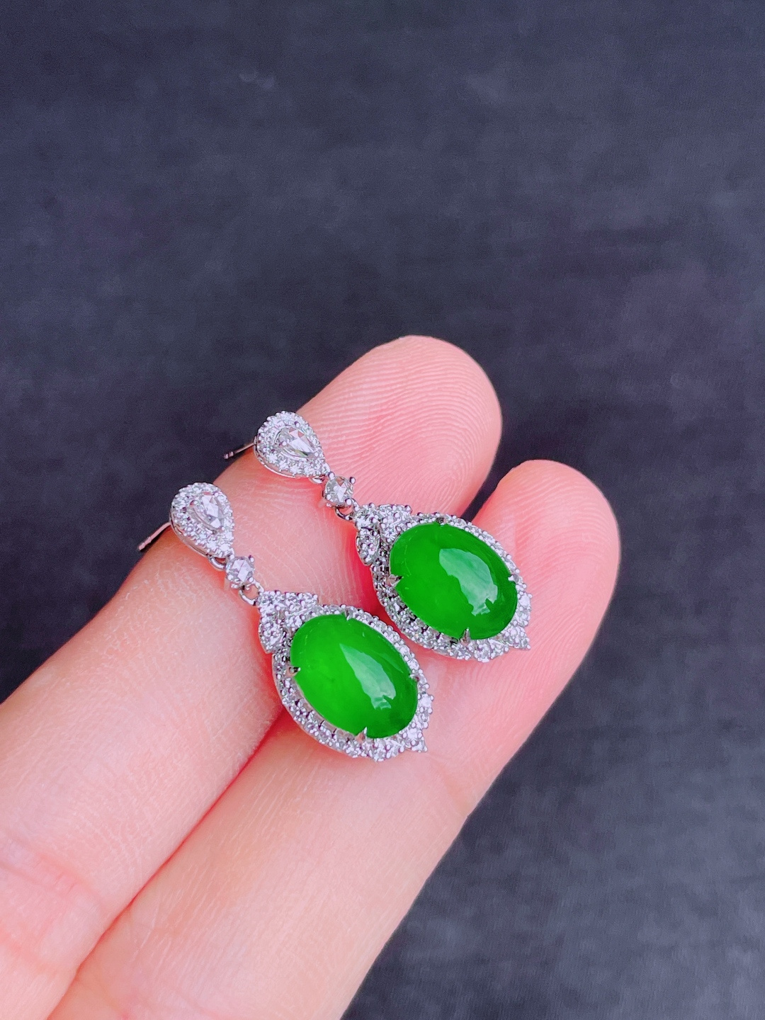 ️ 高冰绿蛋面耳坠 晶莹剔透，新颖时尚，无裂，9.5-7-4