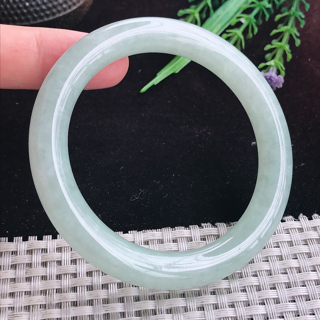 实拍A货翡翠56.8/9.5/9.8老坑秀气冰润晴底圆条手镯平安镯手环